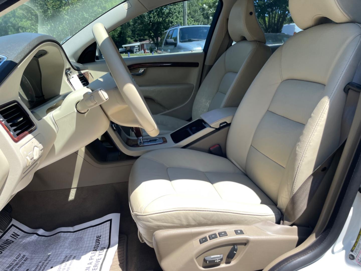 2007 WHITE VOLVO S80 3.2 (YV1AS982X71) with an 3.2L engine, Automatic transmission, located at 5103 Dorchester Rd., Charleston, SC, 29418-5607, (843) 767-1122, 36.245171, -115.228050 - Clean CarFax (no accidents reported!) Comfortable & Spacious interior with Leather, Sunroof, CD/AUX/AM/FM, Dual Climate Control, Power Everything (windows, locks, seats, mirrors), Heated Seats, Push Button Start, Keyless Entry, Alloy Wheels. Local Trade-in!! 129k miles Located at New Life Auto Sale - Photo#21